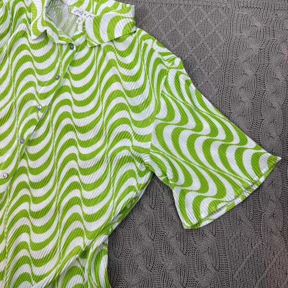 She + Sky Green and White Wave Retro Pattern Shirt - Picture 12 of 13